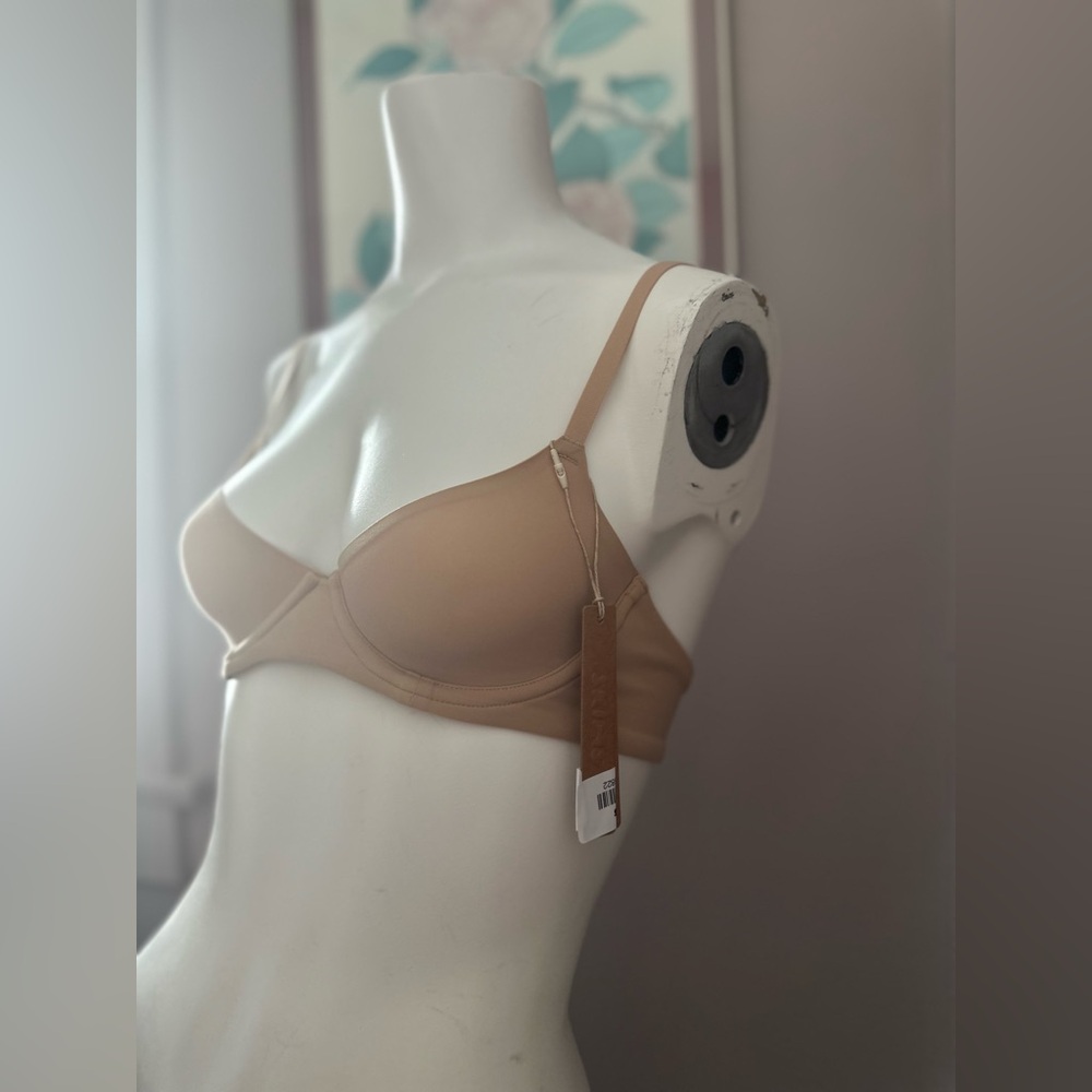 SOLD – Skims Fits Everybody Unlined Demi Bra